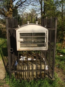 Nagrobek na cmentarzu żydowskim w Rymanowie