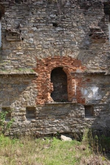 Wnęka po aron ha-kodesz we wschodniej ścianie synagogi w Dukli