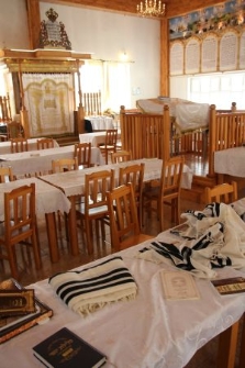 Wnętrze synagogi w Centrum Historii Polskich Żydów w Dynowie