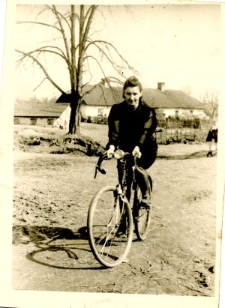 Danuta Truchlińska na rowerze