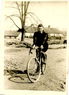 Danuta Truchlińska na rowerze