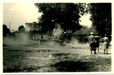 Sowiecki czołg z żołnierzami w Osmolicach