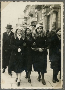 Danuta Truchlińska z koleżankami