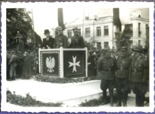 Wicestarosta puławski Jerzy Koziejowski z generałem Edwardem Rydzem-Śmigłym na trybunie honorowej