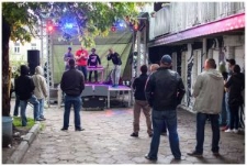 Koncert hip-hopowy na podwórku "Domu Słów"