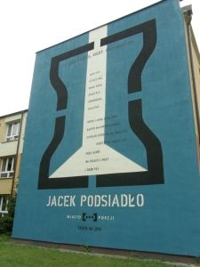 Mural z wierszem Jacka Podsiadły na ścianie Gimnazjum Nr 10 w Lublinie