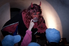 Na pokaz animacji w przez korytarze Trasy Podziemnej przeprowadził uczestników lubelski diabeł Czarciwąs