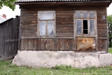 Południowa ściana domu drewnianego przy Rynku 21 w Wojsławicach