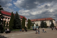 Kos&oacute;w, rynek w centrum miasta