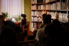 Ewelina Kosik, młoda poetka w "Mieszkaniu Poezji" w czasie Festiwalu "Miasto Poezji" 2015