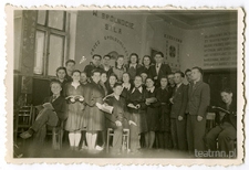 Ch&oacute;r szkolny Liceum Pedagogicznego przy ulicy Krzywej w Lublinie, 01.03.1949