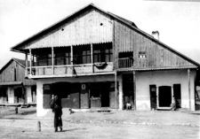 Krasnobr&oacute;d, domy drewniane w rynku