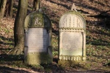 Bogato zdobione macewy na cmentarzu żydowskim w Kazimierzu Dolnym