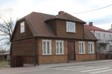 Przedwojenny drewniany budynek przy ulicy Goniądzkiej 15 w Knyszynie