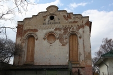 The facade of the synagogue in Bolekhiv