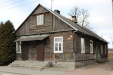Przedwojenny drewniany dom przy ulicy Rynek 29 w Knyszynie
