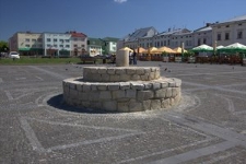 Ż&oacute;łkiew, rynek, kamienice, zabudowa rynku w Ż&oacute;łkwi