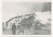 Płonące zabudowania gospodarcze