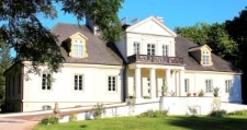Front pałacu w Romanowie, gdzie mieści się obecnie Muzeum im. Józefa Ignacego Kraszewskiego