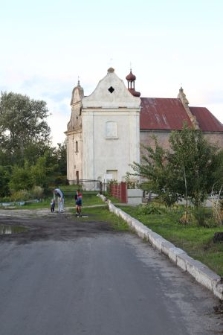 Dzwonnica i kości&oacute;ł pw. Tr&oacute;jcy Przenajświętszej w Lubomlu