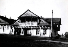 Dom drewniany w rynku w Tyszowcach