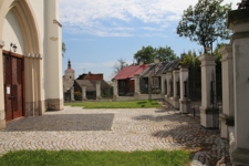 Plac przed cerkwią pw. Zaśnięcia Przenajświętszej Bogurodzicy (ok. 1560) przy ul. Sądowej 11 w Szczebrzeszynie