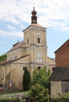 Widok na kościół pw. św. Katarzyny Aleksandryjskiej (1620-1638) w Szczebrzeszynie