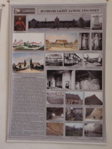 Tablica informacyjna w Żółkwi przedstawiająca zabytki miasta