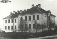 The school building in Knyszyn, photographed in 1939