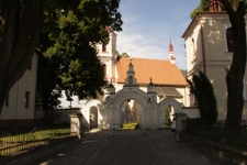 Ogrodzenie kościoła pw. św. Mikołaja (1610-1620) przy ulicy Wyzwolenia 1 w Szczebrzeszynie