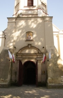 Fasada kościoła pw. św. Mikołaja (1610-1620) przy ul. Wyzwolenia 1 w Szczebrzeszynie