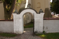Ogrodzenie kościoła pw. św. Mikołaja (1610-1620) przy ulicy Wyzwolenia 1 w Szczebrzeszynie