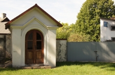 Kaplica przy ogrodzeniu kościoła pw. św. Mikołaja (1610-1620) przy ulicy Wyzwolenia 1 w Szczebrzeszynie