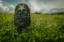 Macewa na cmentarzu żydowskim w Wołożynie