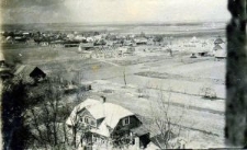 Widok na ulicę Goniądzką w Knyszynie, na pierwszym planie dom przy ulicy Kościelnej