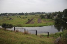 Widok z cmentarza żydowskiego w Korcu na rzekę Korczyk