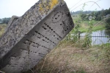 Macewa na cmentarzu żydowskim w Korcu