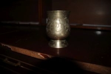 Kielich żydowski z hebrajską inskrypcją