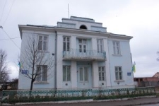 Zabytkowy budynek w Podhajcach