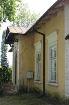 Elewacja frontowa harc&oacute;wki przy ul. Sądowej 13 w Szczebrzeszynie