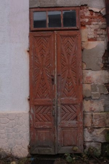 Zabytkowe drewniane drzwi w Podhajcach
