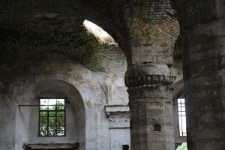 Wnętrze synagogi w Ostrogu