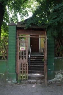 Ogrodzenie harc&oacute;wki przy ulicy Sądowej 13 w Szczebrzeszynie