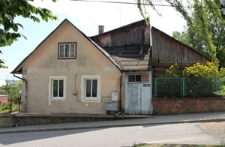 Szczytowa ściana domu przy ul. Sądowej 7 w Szczebrzeszynie