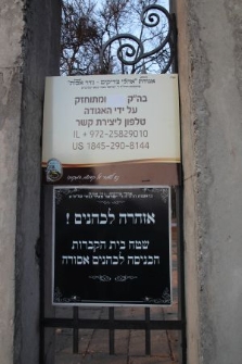 Tablica informacyjna na cmentarzu żydowskim w Ostrogu