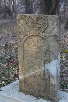Macewa na cmentarzu żydowskim w Ostrogu