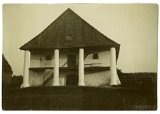 Spichlerz w majątku Surh&oacute;w