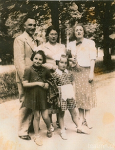 Ewa Goldberg z rodzicami i ciotką