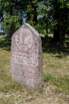 Macewa na cmentarzu żydowskim w Raduniu