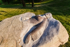 Pomnik Grażyny na placu obok Muzeum Adama Mickiewicza w Nowogr&oacute;dku